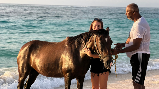 Enjoy an unforgettable sunrise on the beaches of Santa Andres and accompany it with a gentle horseback ride!